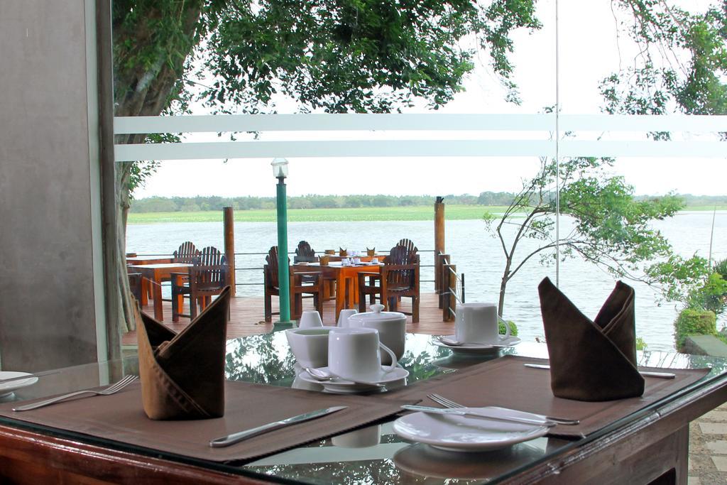 Lake Wind Hotel Tissamaharama Exterior foto