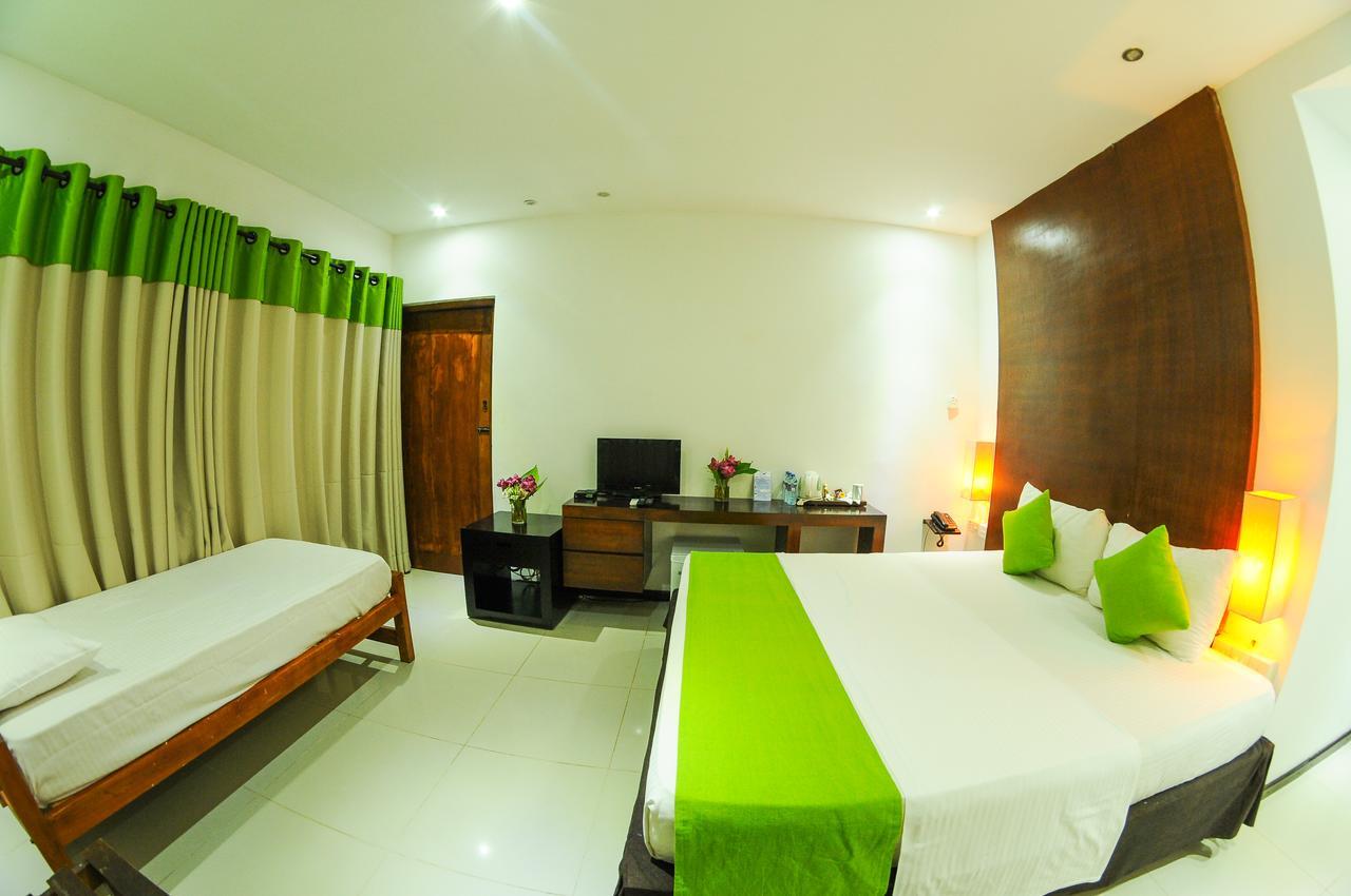 Lake Wind Hotel Tissamaharama Exterior foto