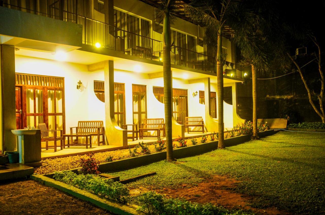 Lake Wind Hotel Tissamaharama Exterior foto