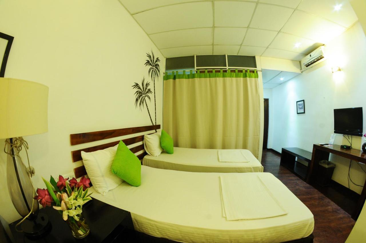 Lake Wind Hotel Tissamaharama Exterior foto